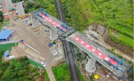 多个速度传感器实时监测转体速度,两条3000吨大桥实现精准对接 多个速度传感器实时监测转体速度,两条3000吨大桥实现精准对接