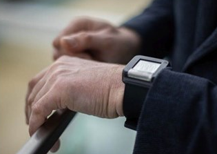 内置传感器可检测心脏问题的可穿戴腕表